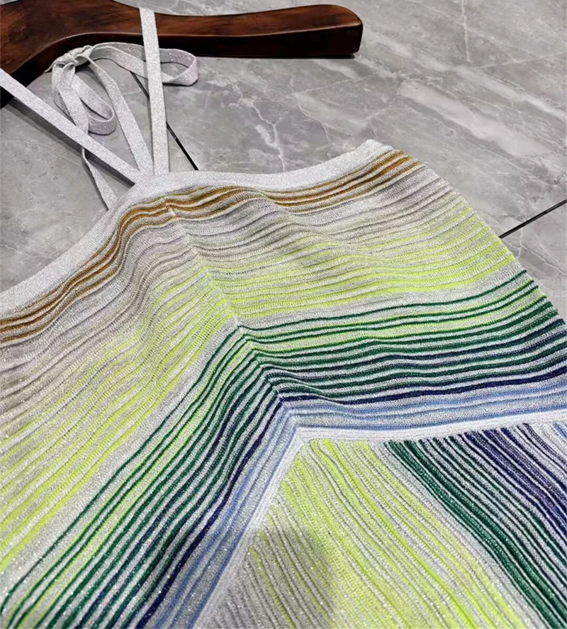 2025 Novo vestido maxi longo feminino listrado com lantejoulas metálicas e gola halter sem mangas