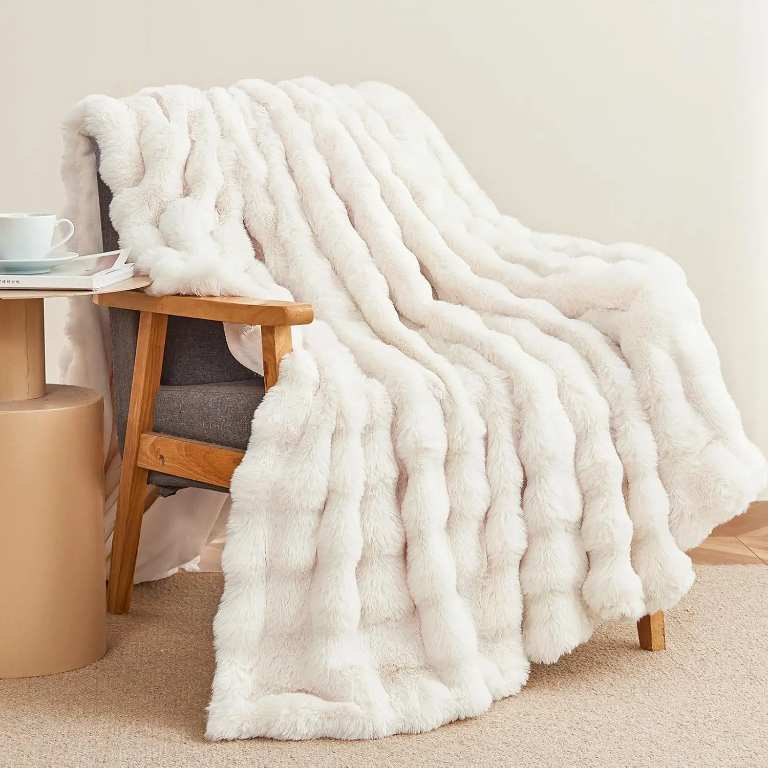 

Faux Rabbit Fur Throw Blanket For Couch, Fluffy Warm Plush Thi Bubble Blanket For Bed Sofa Living Room, Soft Cozy Furry