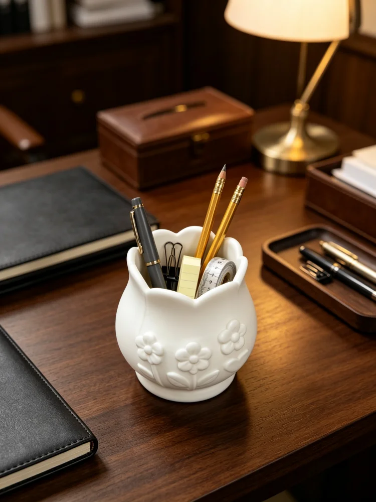 Makeup Brush Storage Tube with Floral Embossed Petals, White Matte Pen Holder, Cute Floral Pattern Design, Makeup Brush Organizer for Dressing Table, Small Item Storage Tube for Desktop, Student Office Stationery Organizer, Simple and Elegant Desktop Home Decor Ornament, Gift Choice