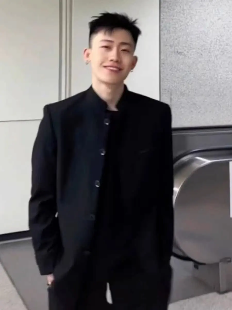 

Новый мужской костюм в китайском стиле: пиджак с воротником-стойкой, повседневный, с длинным рукавом, весенне-осенний дизайн, модная верхняя одежда.