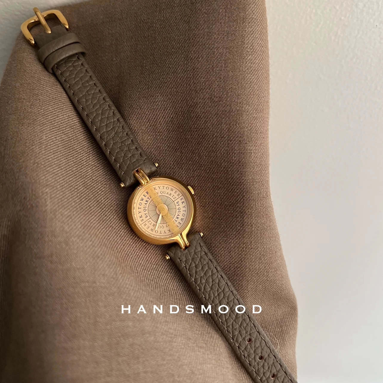 

Vintage style, high-end niche fashion design, trendy genuine leather retro temperament ladies quartz watch, ladies jewelry