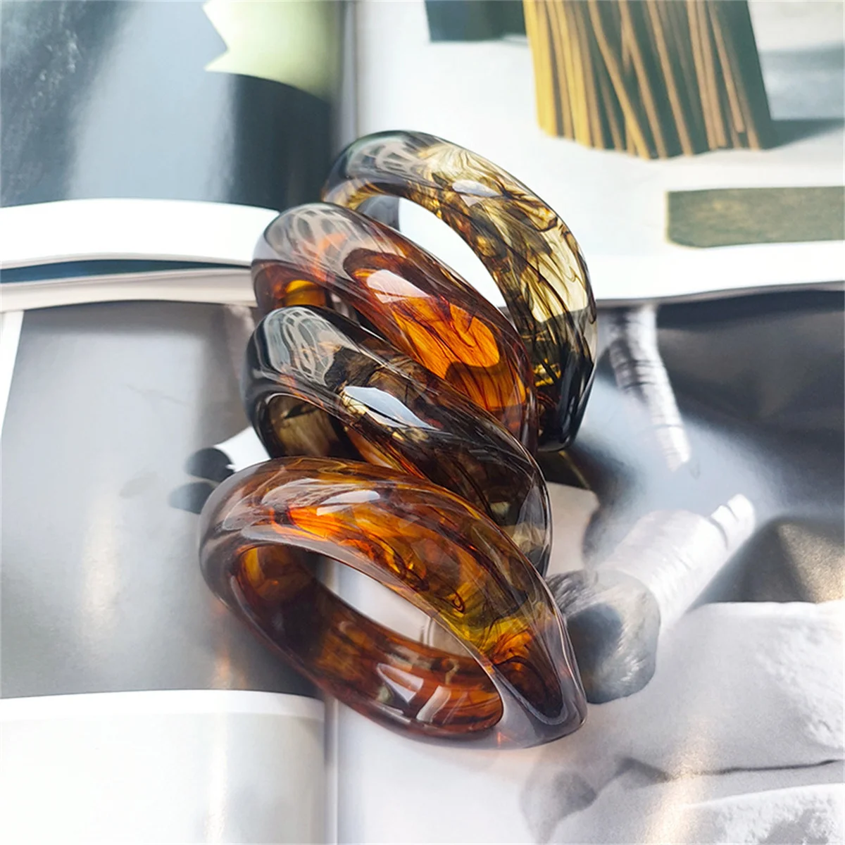 Trendy Fashion Irregular Resin Acrylic Bangles For Women Geometry Wide Bangle Bracelets Charm Thick Simple Party Hand Jewelry
