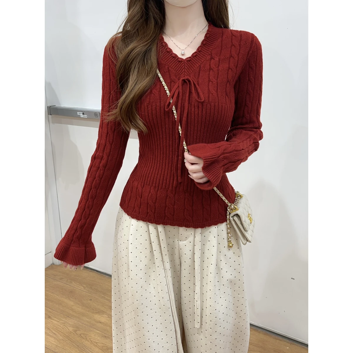

Корейский вязаный топ с V-образным вырезом и поясом, приталенный свитер с рукавами-колокол, модная повседневная одежда для ранней весны, длинный рукав