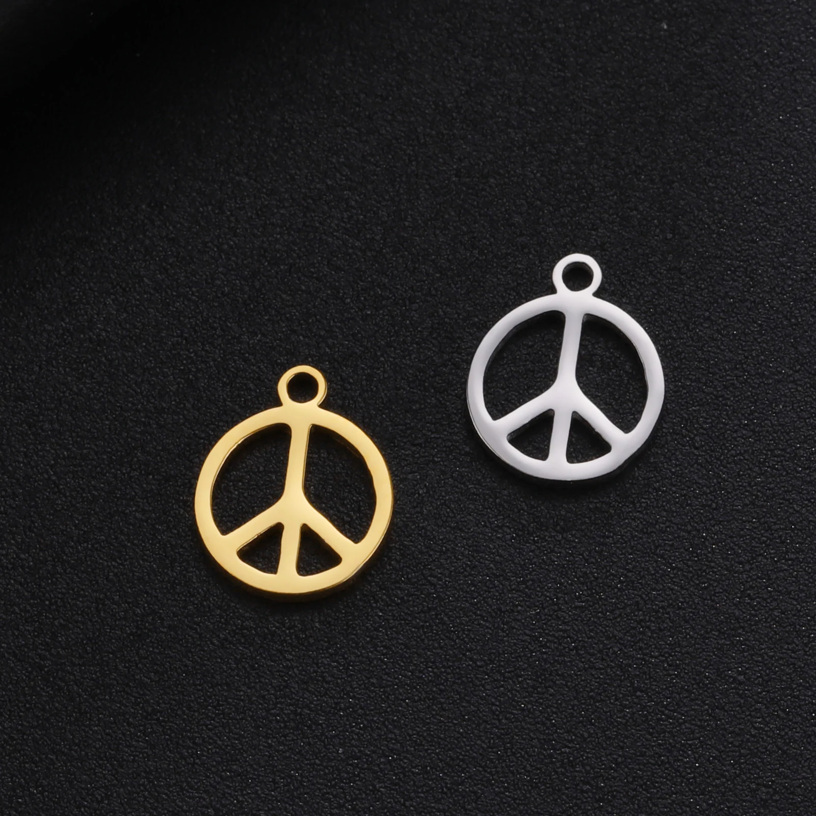 Hippie Style Peace Sign Pendant Peace Symbol Jewelry Stainless Steel 1960s Party Accessory Necklace for Men Women