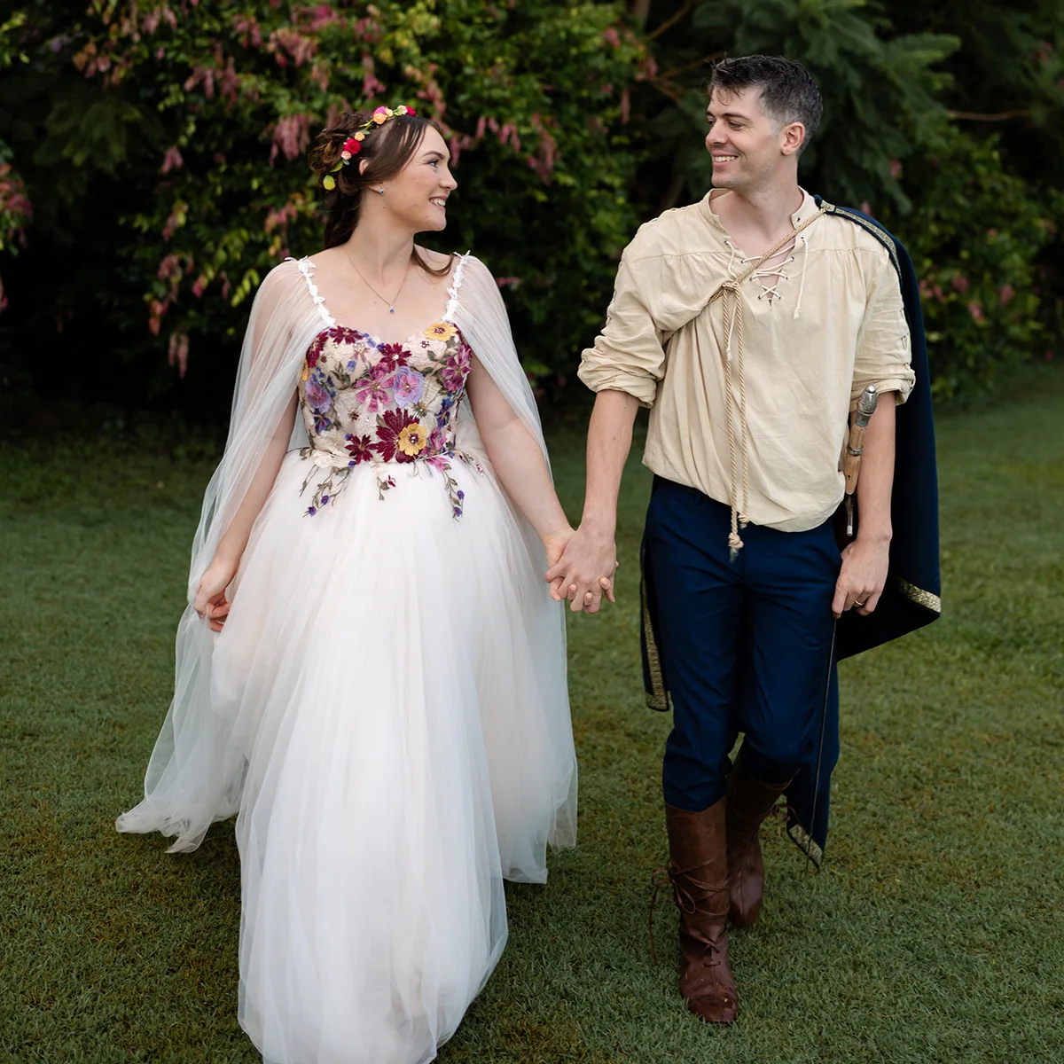 Colorful Embroidered Floral Medieval Fairytale Wedding Dress Customized Big Size Cape Sweetheart Open Back Unique Bridal Gowns