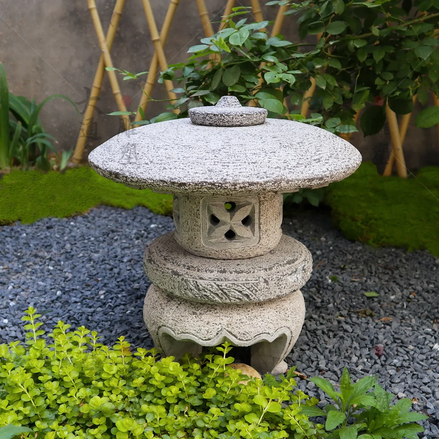 Stone lantern courtyard Japanese antique solar powered bluestone headlamp outdoor garden landscaping stone lamp decorative ornam