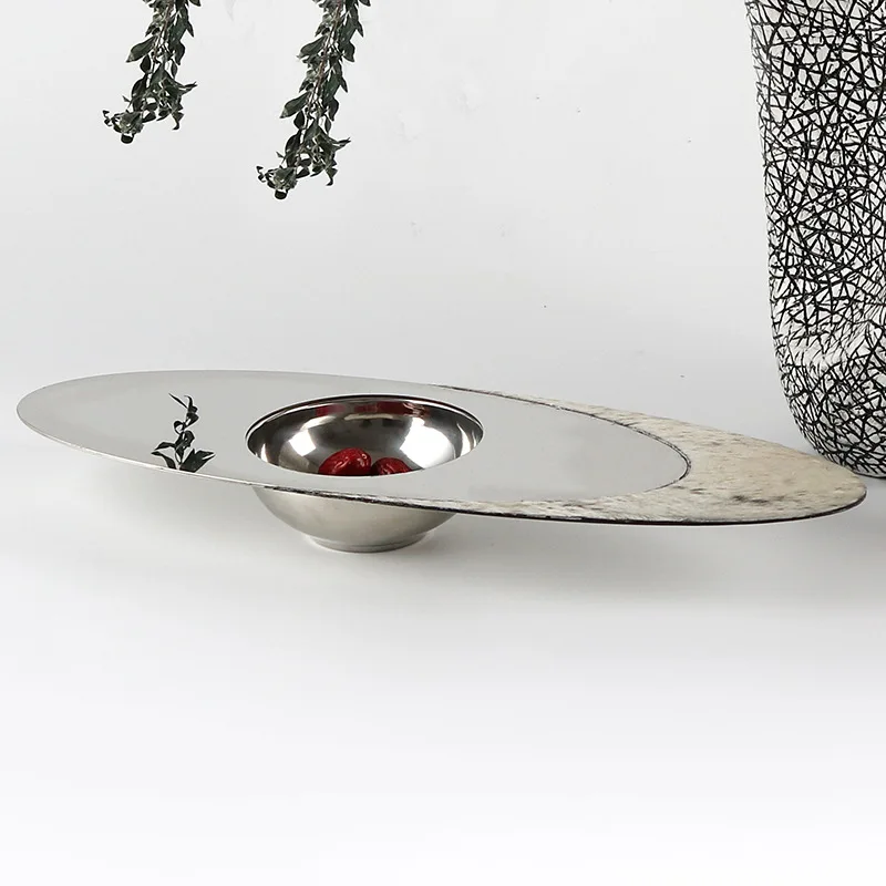 Adorno de plato de fruta de acero inoxidable de lujo ligero, aperitivos de frutas secas, bandeja de cuero, platillo volador creativo para habitación modelo de hotel dec