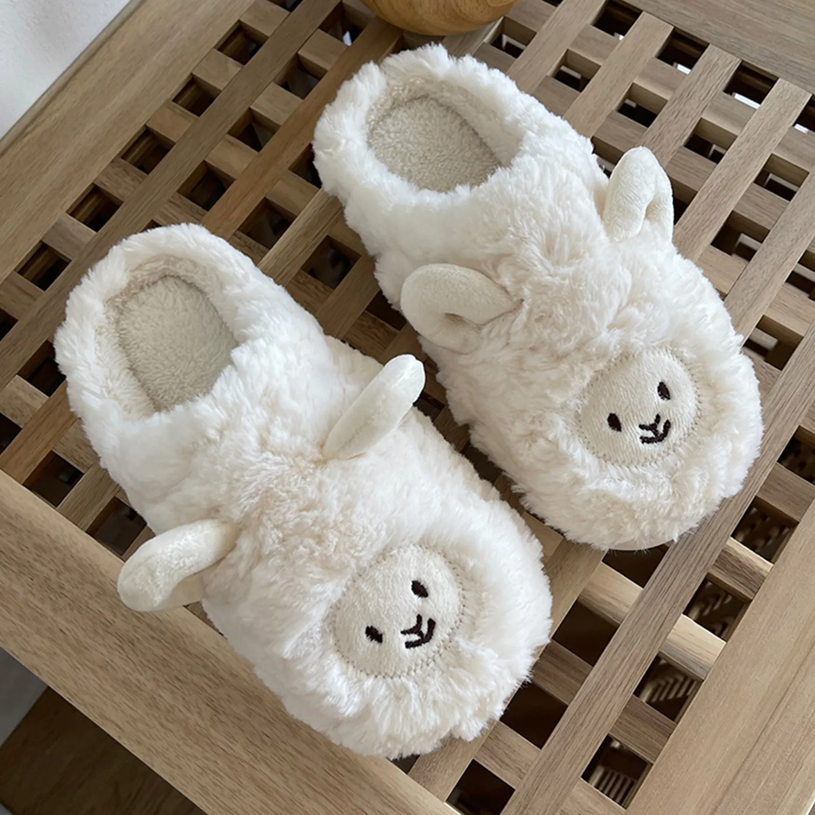 النساء المنزل رقيق النعال منصة المضادة للانزلاق أحذية دافئة مريحة لطيف الأغنام في الهواء الطلق زوجين النعال النساء الرجال السيدات الأحذية