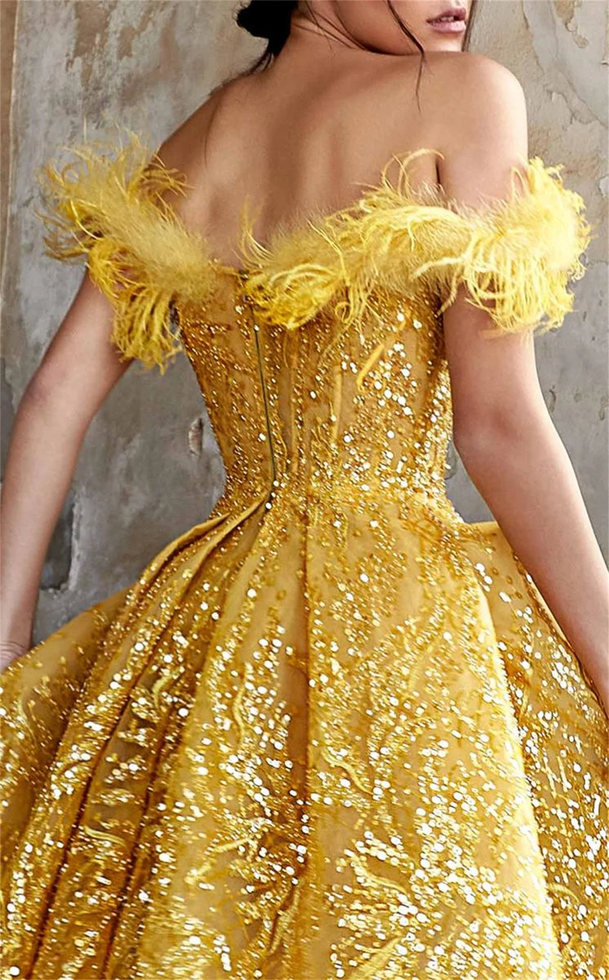 Abiti celebrità personalizzati abiti per occasioni speciali abito da sera giallo in pizzo con paillettes e piume monospalla 2023 Vestido Fiesta