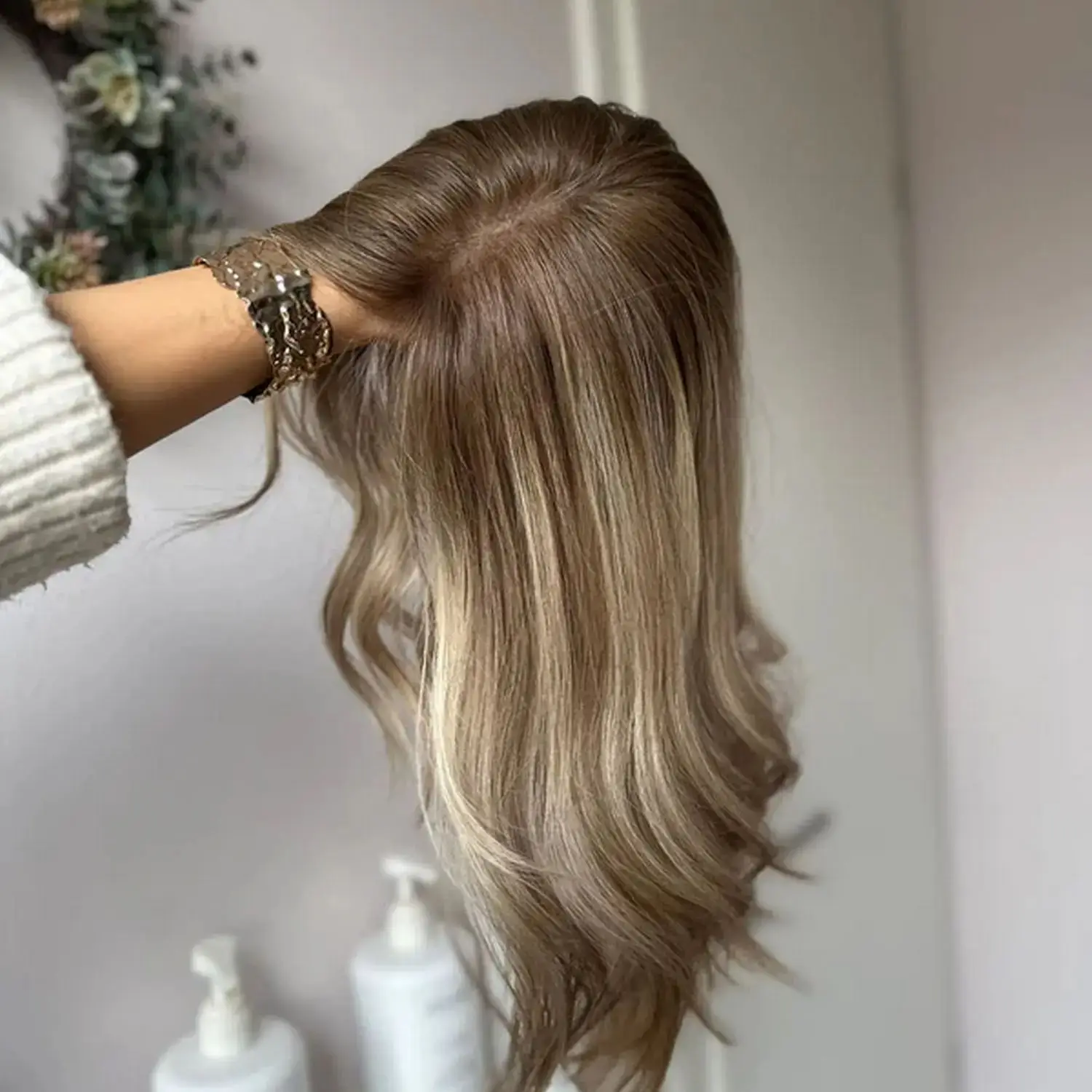 

14 "Омбре Карамельно-коричневый Мелирование Бесклеевые парики Синтетические волосы на плечах Свободная волна Высокая плотность 13*4 HD Парик шнурка Костюм Женский