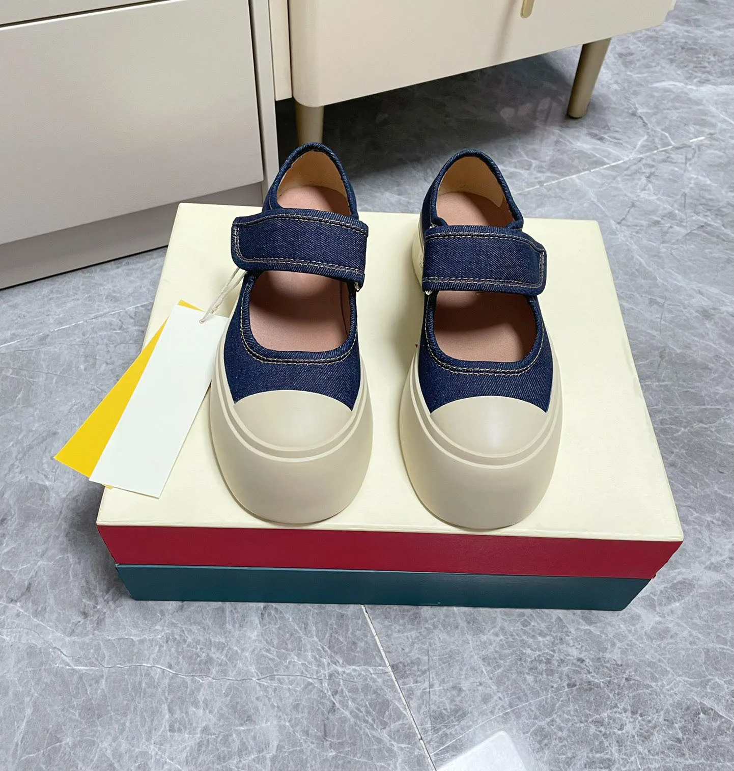 

2024 Spring New French Vintage Lace up Big Head Small White Canvas Shoes, Thick Sole, High Height, Versatile Fashion Shoes