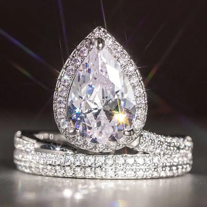 Huitan Corona Design Damen-Ring, trendige Accessoires für Verlobung, Jahrestag, eleganter, bezaubernder Schmuck, Geschenk mit eingelegtem, glänzendem CZ
