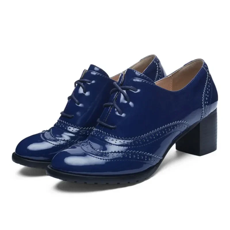 

Британские женские оксфорды, синие, красные, черные туфли-лодочки из лакированной кожи на высоком блочном каблуке, вечерние платья, офисные женские туфли-броги на шнуровке в стиле ретро