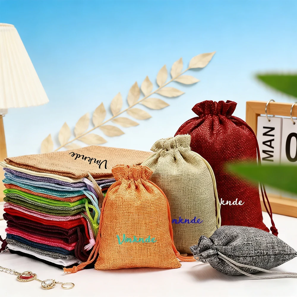 

Мешочки для украшений с индивидуальным логотипом, 100 шт./лот, из натурального льняного мешковинного полотна, подарочные мешочки на шнурке, для путешествий, рождественские подарки, упаковка для ювелирных изделий