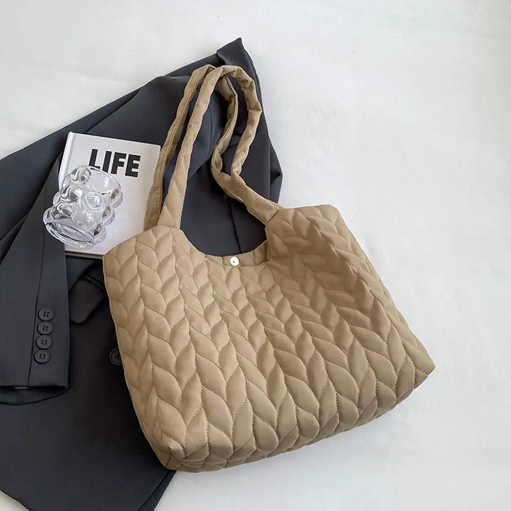 Einfarbige, gesteppte Umhängetasche, weich, mit Baumwolle gepolstert, große Kapazität, Damen-Unterarmtasche, Stickgarn, Magnetschnalle