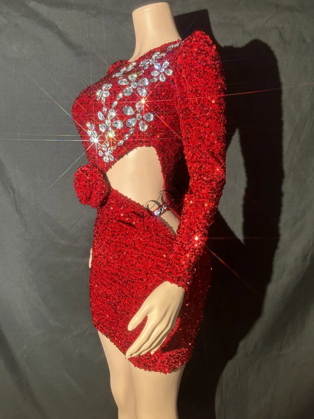 Vestido corto rojo brillante con lentejuelas y diamantes de imitación para mujer, ropa Sexy con cintura hueca para fiesta de noche, celebración de cumpleaños, Festival