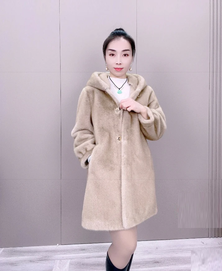 Fake fur fur coat with hood for women\'s winter 2023 new fur integrated mid length mink fur coat faux