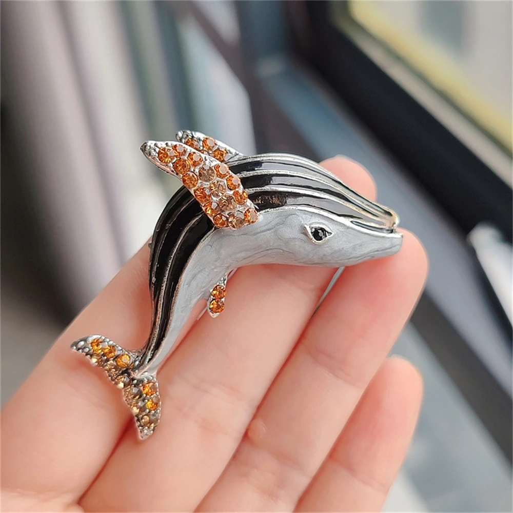 Trendy Enamel Inlaid Rhinestone Cute Blue Whale Brooches for Women Jewelry Gifts Elegant Temperament Animal Brooch Pins Female