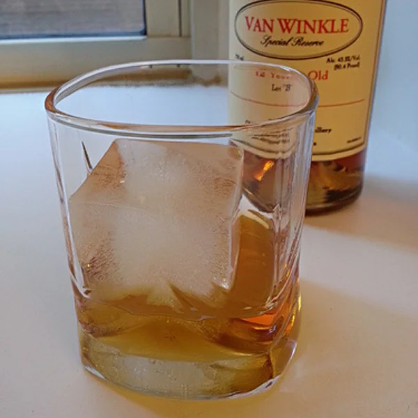 

Novelty Silicone Ice Cube Tray 6-Square Blue Food Grade Mould Jelly Pudding Chocolate Ice Maker Reusable Kitchen Multiuse