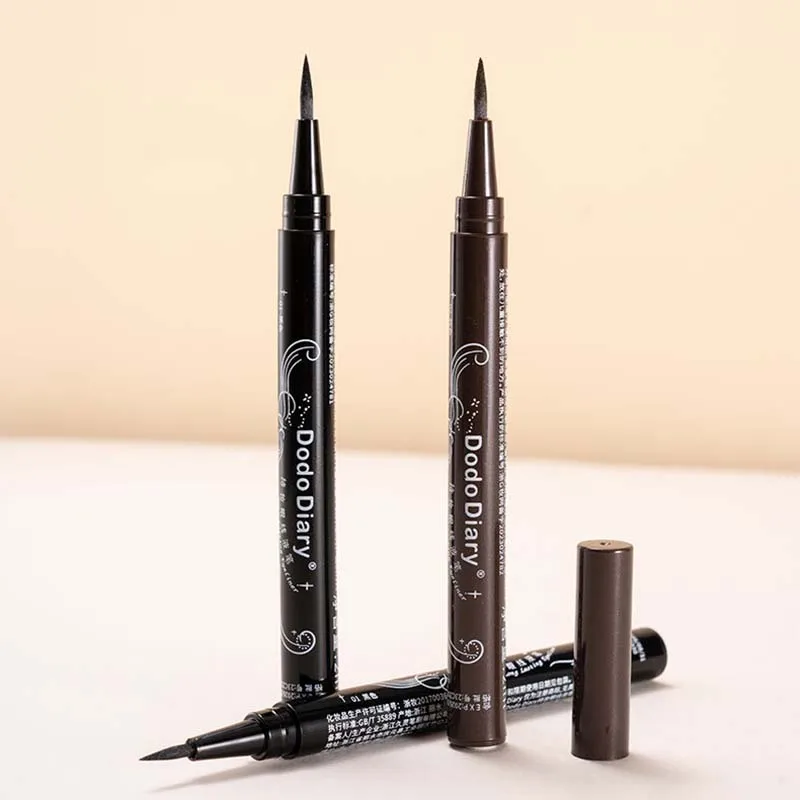 Gladde vloeistof Sneldrogende eyelinerpen Geen inklekkage Duurzaam Niet gemakkelijk uit te vegen Eyeliner Waterproof Eyeliner Vloeibaar Zacht Zwart