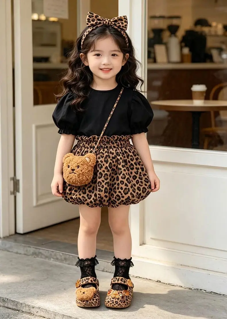2026 Sommer-Trend Leoparden-Clogs für Mädchen, Weiche EVA-Schuhe mit Bären-Deko, Ballerinas, Mädchen-Strand-Mary-Jane-Sandalen, Hausschuhe – Detail 3