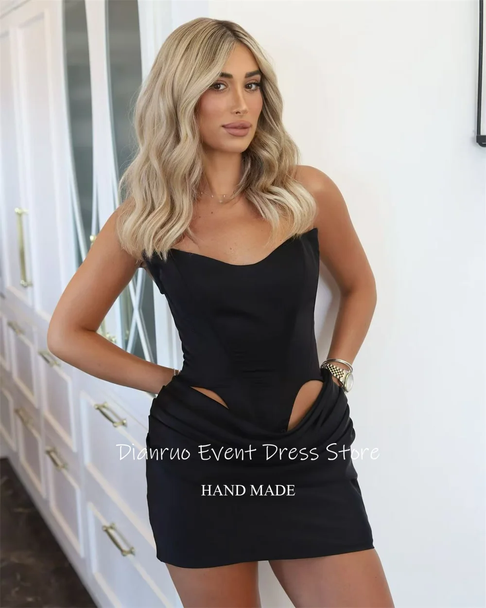 Dianruo モダンサテンプリーツウエディングドレスブラックミニ丈ホームカミングドレス恋人ボディコンカットアウトパーティードレスカスタマイズ
