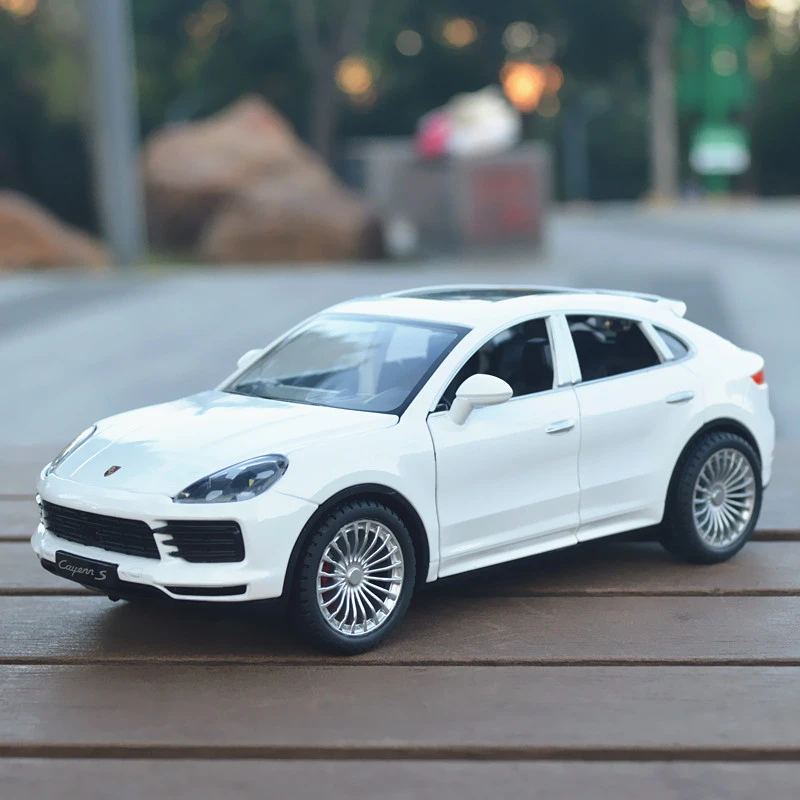 1:24 Porsche Cayenne S Alloy Car Model Diecasts Metal Toy Vehicles Car Model Simulation Sound Light Collection Gift F384