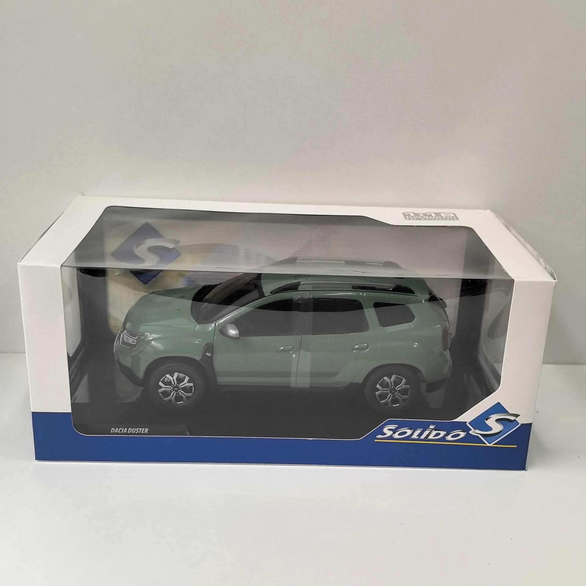 Литая под давлением модель автомобиля из сплава Dacia в масштабе 1/18 DACIA DUSTER 2023.