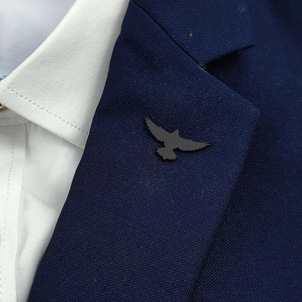 Flying Eagle Silhouette Brooch 316L Stainless Steel 18K Gold Plated Hawk Lapel Pin Unisex Suit Decor Jewelry Gift
