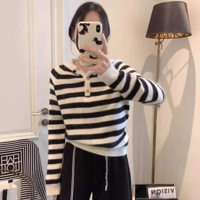 เสื้อสเวตเตอร์ผู้หญิงใหม่ ฤดูใบไม้ร่วง/ฤดูหนาว 2025 ผ้าวูล 100% เสื้อฮู้ดไหมพรมสีพื้น สไตล์ลำลอง แฟชั่นสุดฮิต เสื้อผ้าผู้หญิงขายดี