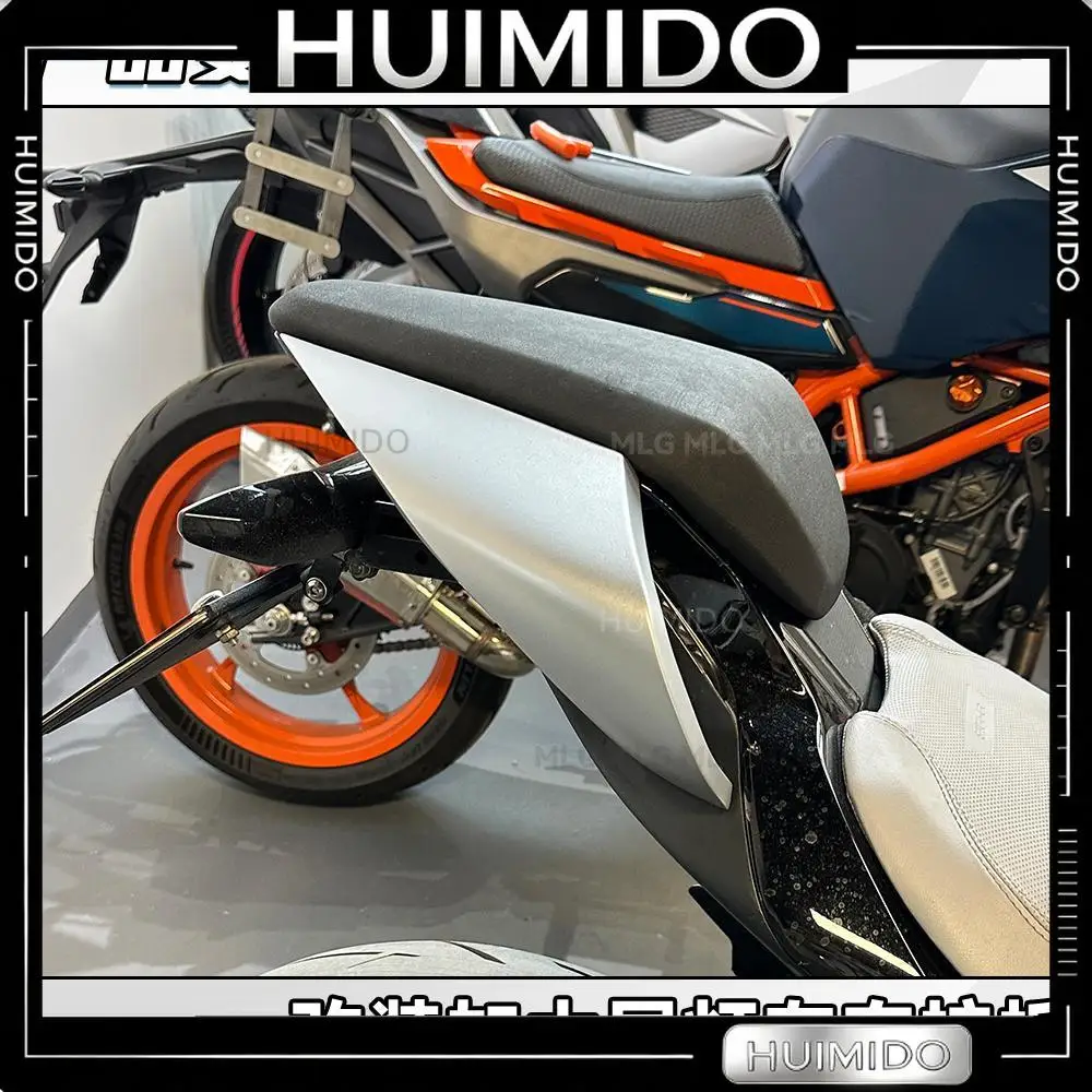 Suitable for 675SR modified rear seat tail cover, increase the left and right guards of the tail light and paste it directly