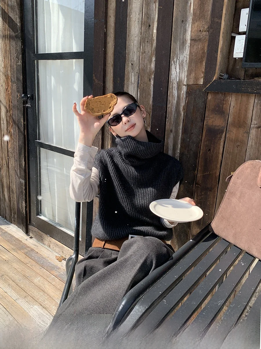 

Женский вязаный жилет с высоким воротником: мягкий, уютный, универсальный, для многослойных образов, стильный, модный, осенняя новинка