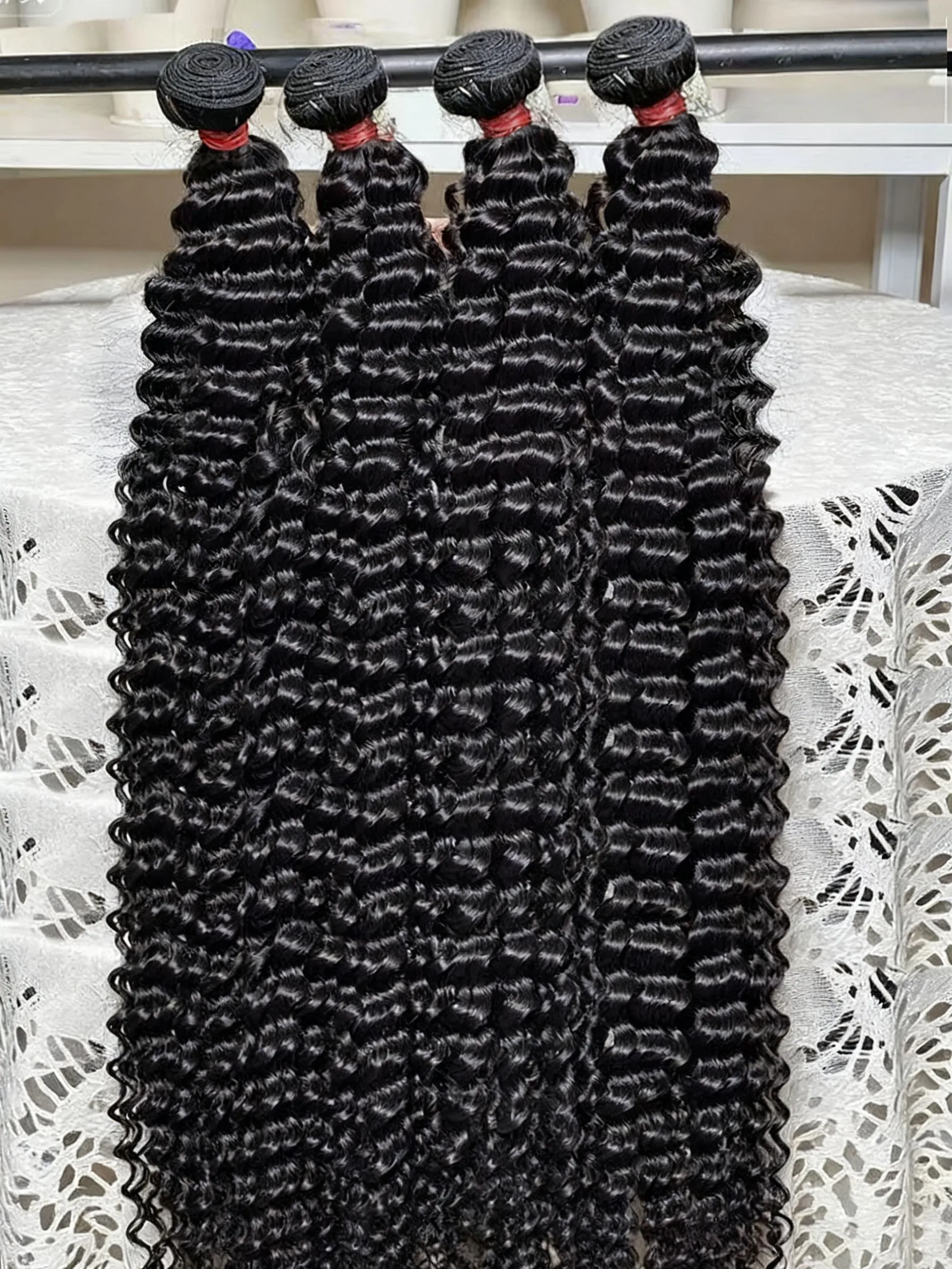 

30-дюймовые кудрявые вьющиеся пучки человеческих волос, бразильские Remy, 100% необработанные плетения, черные волосы, плетение, наращивание, двойная прорисовка