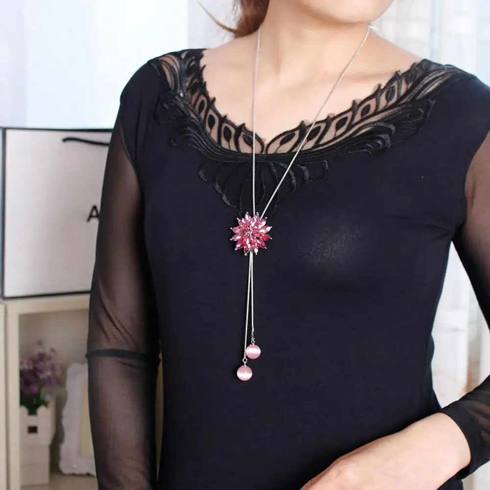 Sweater Chain Snowflake Pendant Attractive Accessories Rhinestone Inlaid Necklace for Women