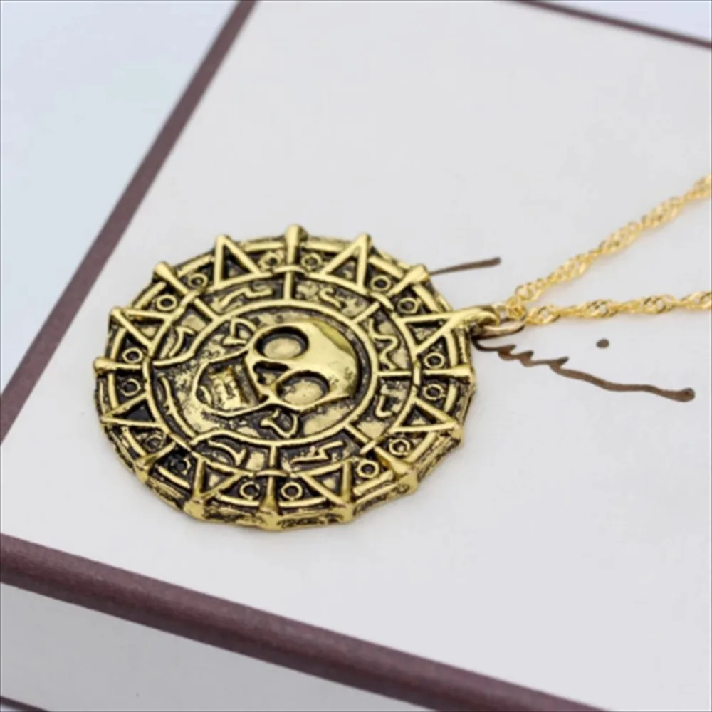 Simple Fashion Niche Pirates of The Caribbean Necklace Jack Sparrow Aztec Skull Skull Pendant Coin Medallion Vintage Accessories