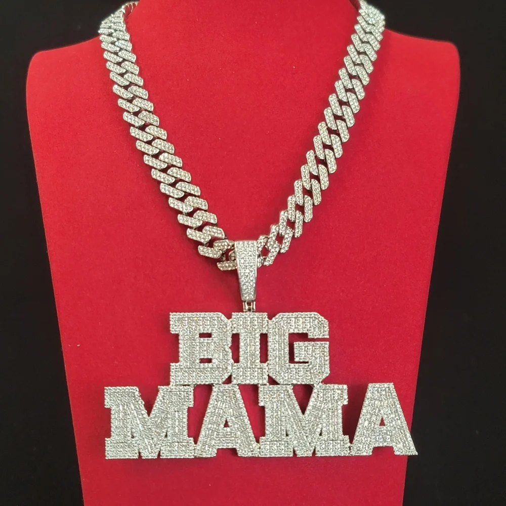 カスタムネームペンダント　パーソナライズされた「big-mama」「big-dad」ネックレス　アイスアウトレターチェーン　母の日・父の日ギフト　ヒップホップジュエリー