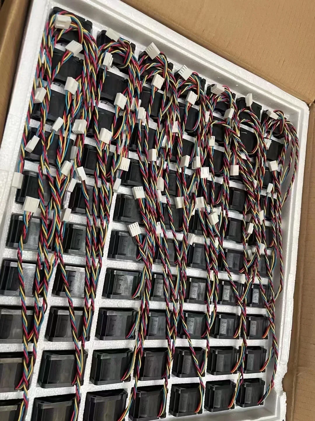 Ventola di raffreddamento per server SANYO DENKI 9PH0412P3J033 DC 12V 0,35A 40x40x28mm a 4 fili