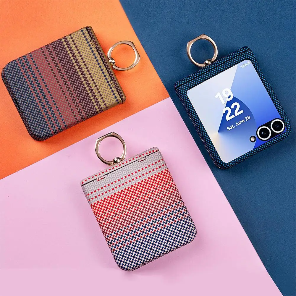 

Holder Case For Samsung Z Flip 7 Contrasting Carbon Fiber Pattern Screen Protector Cover For Samsung Galaxy Z Flip 7 R5E0