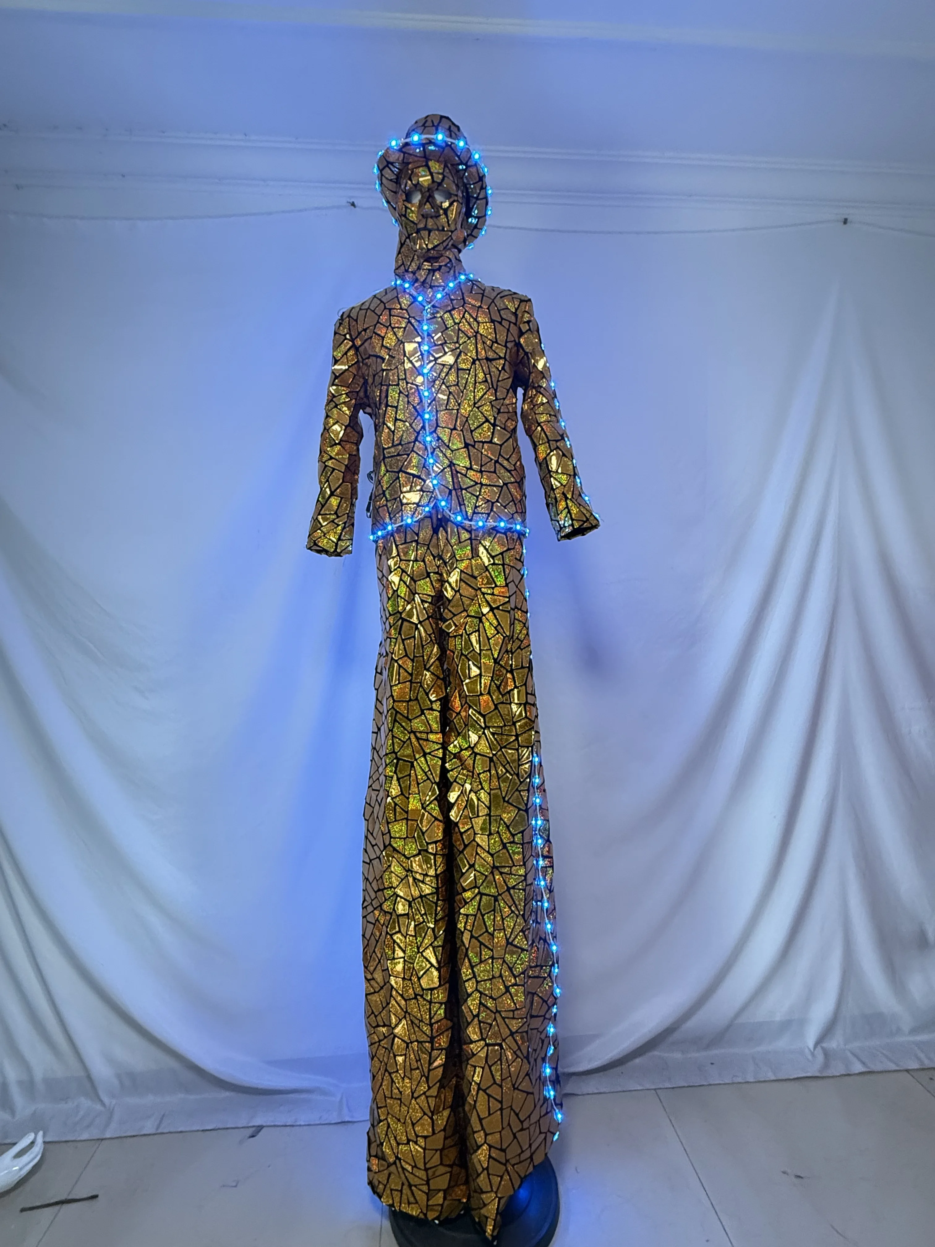 Costume da trampoli con paillettes a specchio LED: vestito da robot walker per spettacoli teatrali, eventi DJ