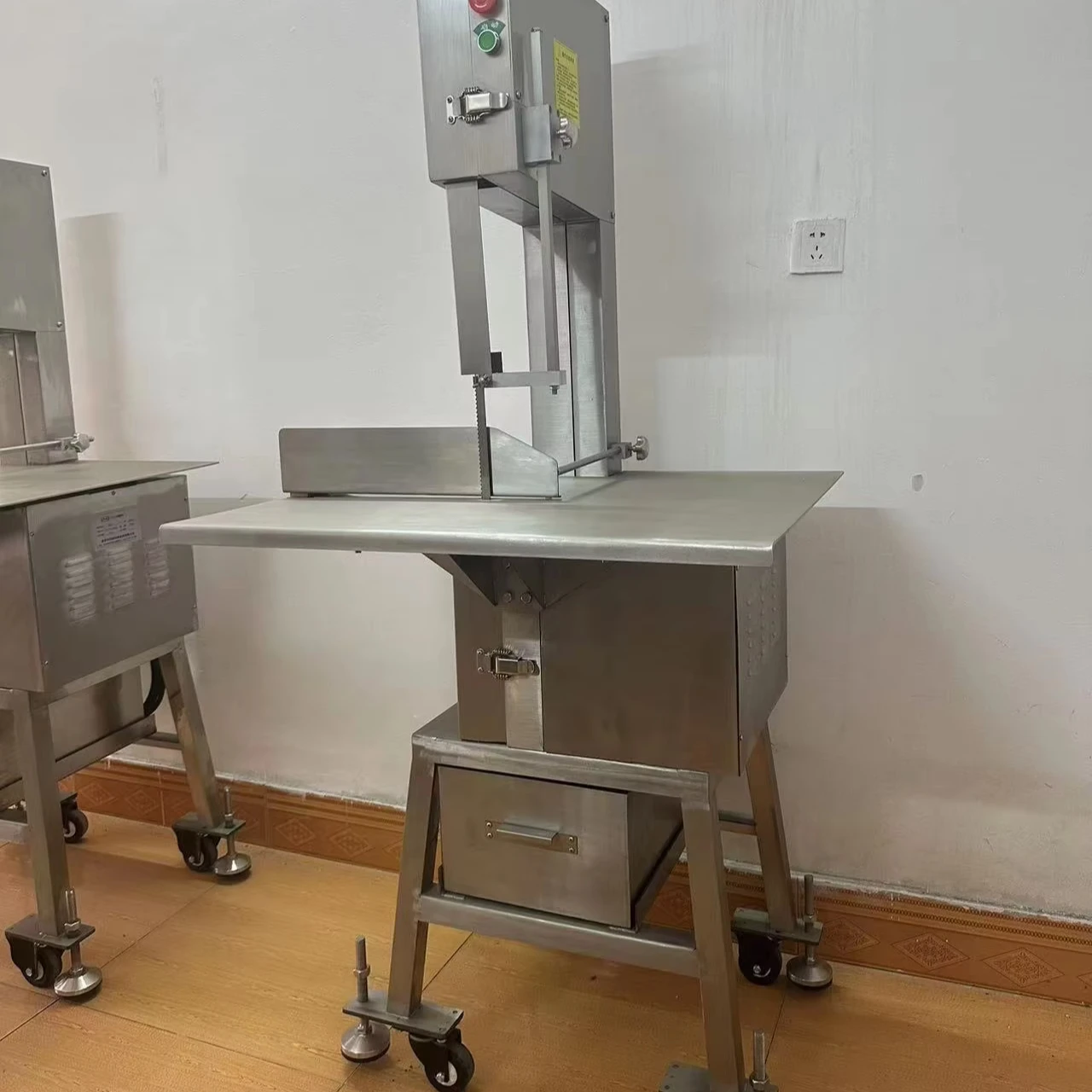 

Chicken Beef Trotters Meat Bone Cutting Machine Frozen Meat Cutter for Restaurants with Efficient Motor