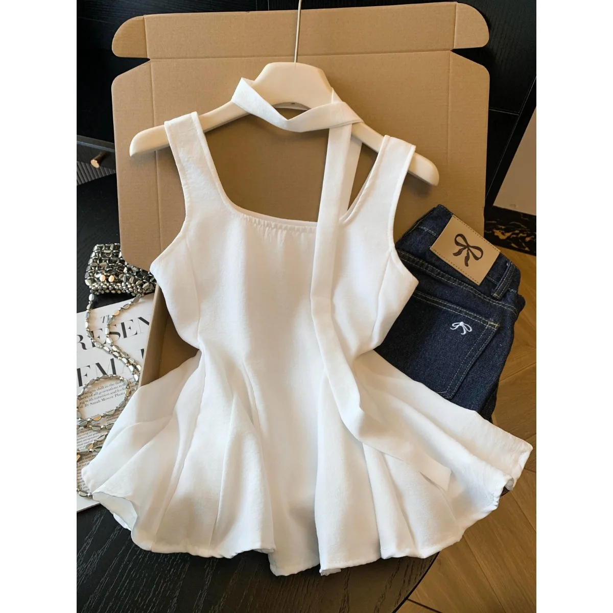 

Elegant Summer Sleeveless Women's Shirt Square Collar Slim Fit with Sash Lightweight Luxury Fashion Citywalk Suitable Top