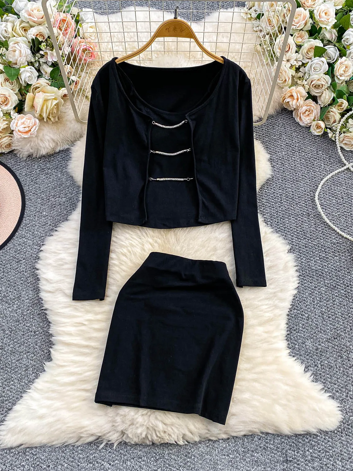 秋のデザイン、個性的なスパイシーガールチェーン付きトップス（胸パッドストラップ付き）＋スリムフィットスカートTシャツセット、ハイウエストで通気性抜群