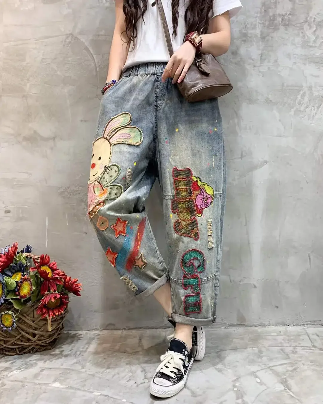 Imagem -03 - Calça Harém de Cintura Elástica Feminina Jeans Solto Feminino Patchwork Bordado de Coelho Buraco Lavado com Água Emagrecedor Primavera e Outono 2023