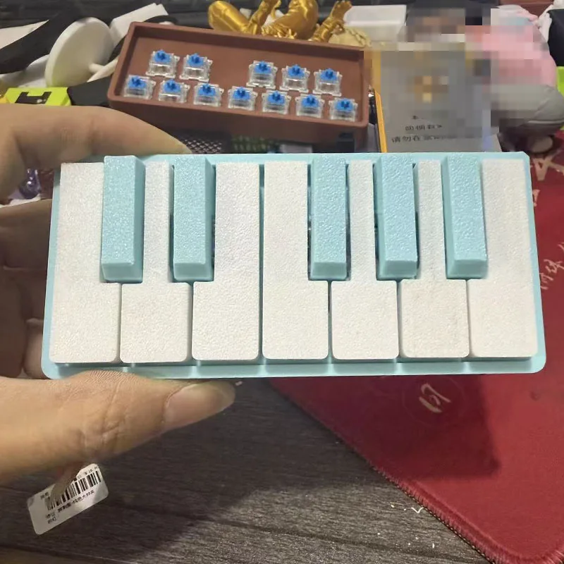 3d Printed Piano Stress Clicker Keychain Novelty 12-Key Press Fidget Piano Charm Keyring Plastic Click Sound Effect view 6