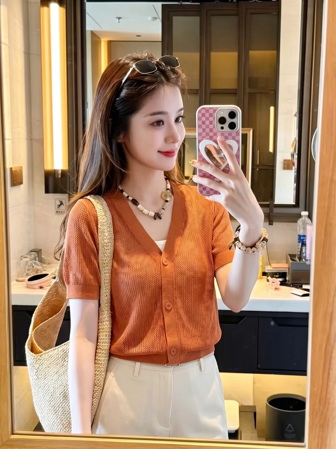 

Elegant V-Neck Short Sleeve Knitwear Button Design Soft Style Summer Fashionable Top Women's Loose Fit Knitted Cardigan