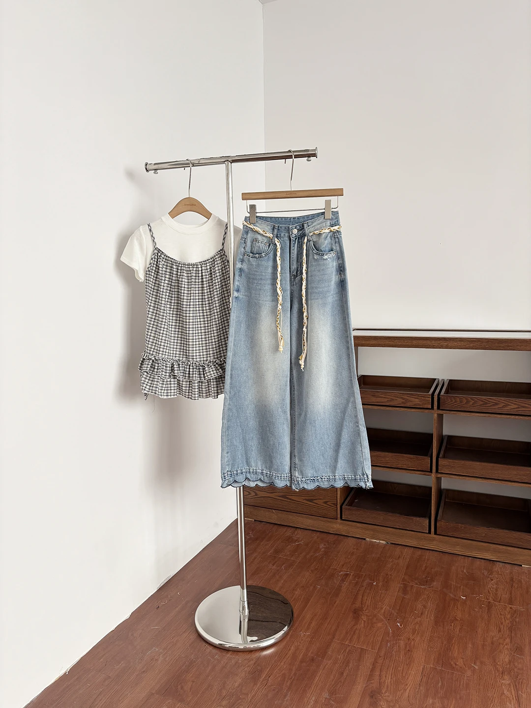 

High Waist Denim Wide Leg Pants Women's Summer Loose Fit Light Blue Fashionable Wave Hem Straight Cut Trousers 2026 New Style