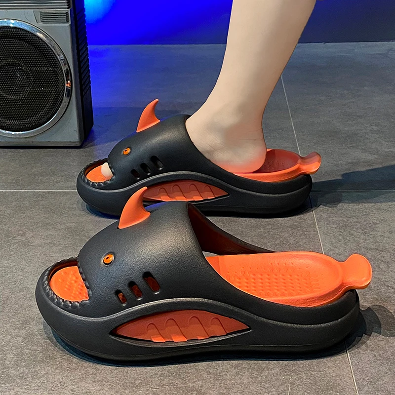 

Boys' Slippers Summer 2025 New Kids Wear Non-slip Soft-soled Beach Shoes Big Boys Cartoon Shark Flip-flops Baby Beach Shoes
