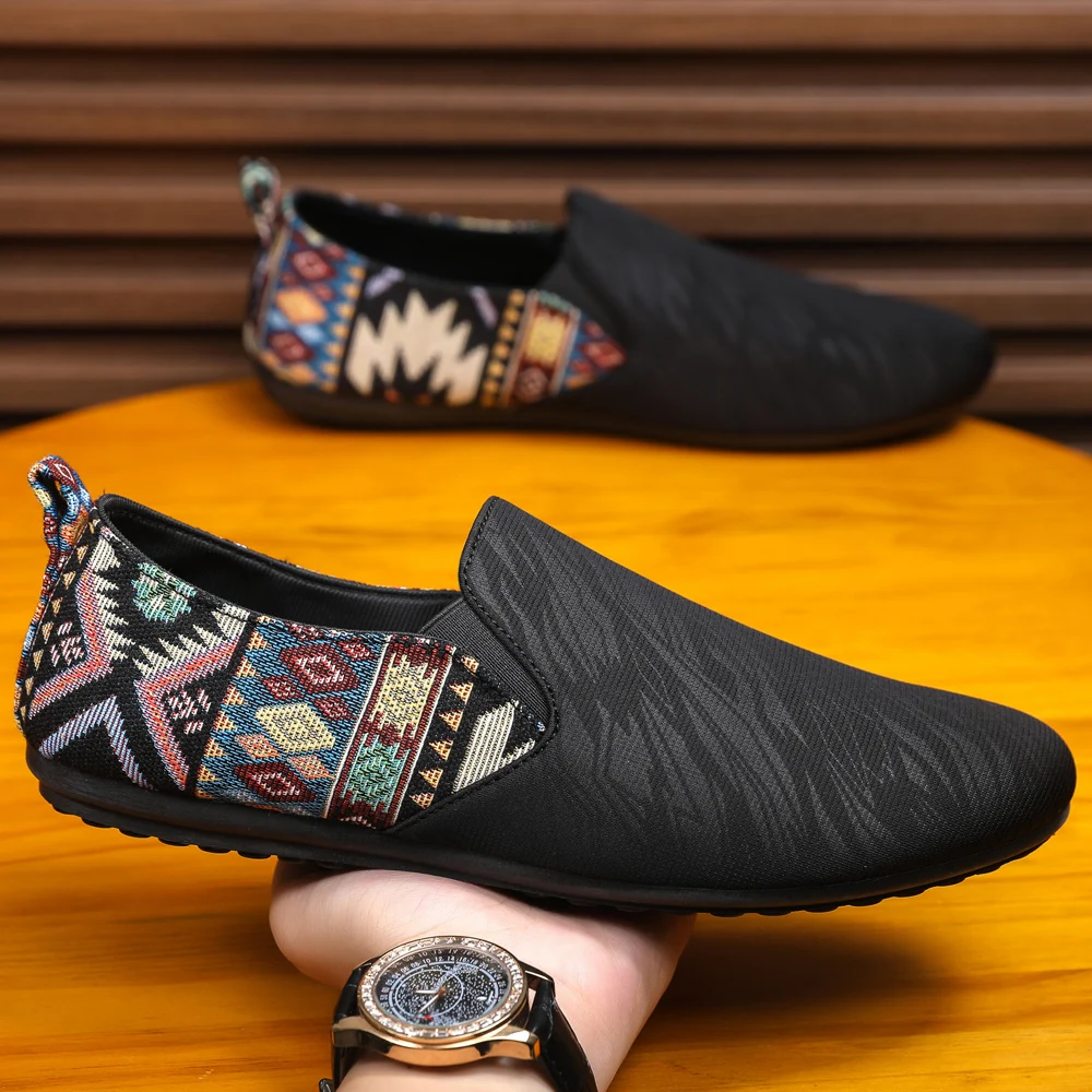 مجموعة خريف 2025 أحذية بدون كعب مستوحاة من الصين باللون الأسود أحذية رجالية عصرية على الطراز العتيق أحذية عمل رجالية متعددة الاستخدامات #1