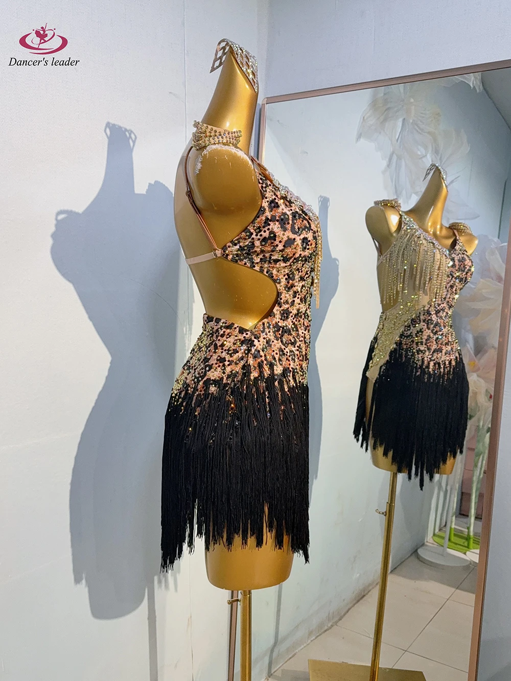 تنورة نسائية لمسابقات الرقص اللاتيني الراقية مخصصة صغيرة بطبعة الفهد، فستان بحجر الراين لأداء السامبا بدقة