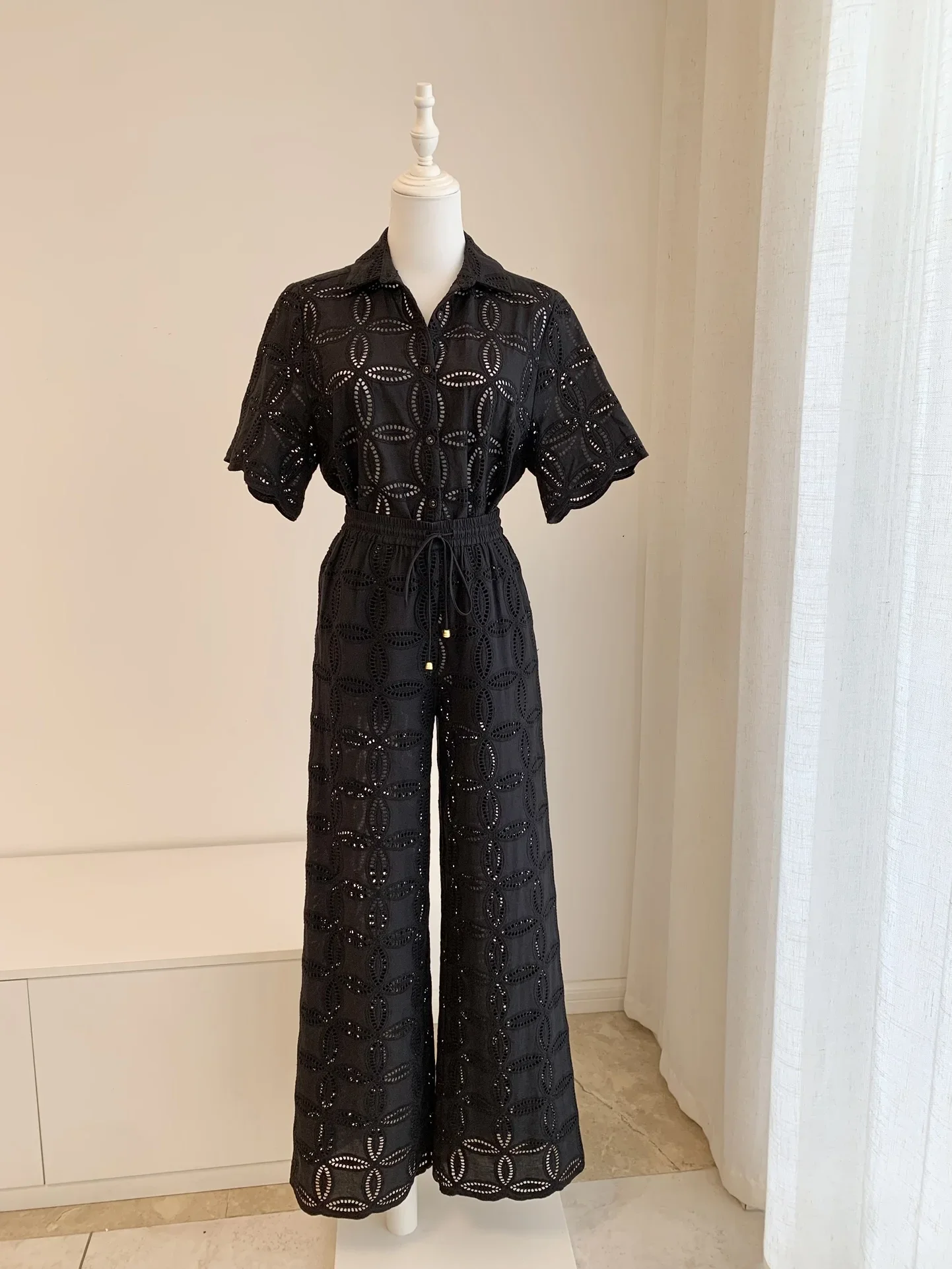 

Women Embroidery Hollow Out Set Turn-down Collar Short Sleeve Blouse Top + Elastic Waist Wide Leg Pants Casual Loose Set